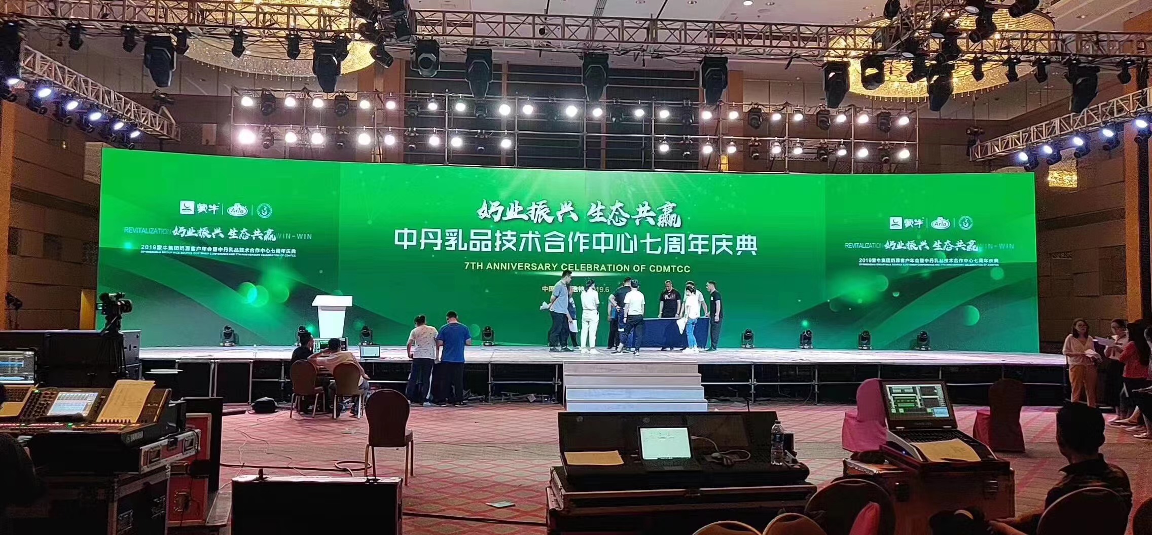 https://www.xygledscreen.com/rental-indoor-outdoor-led-display-product/